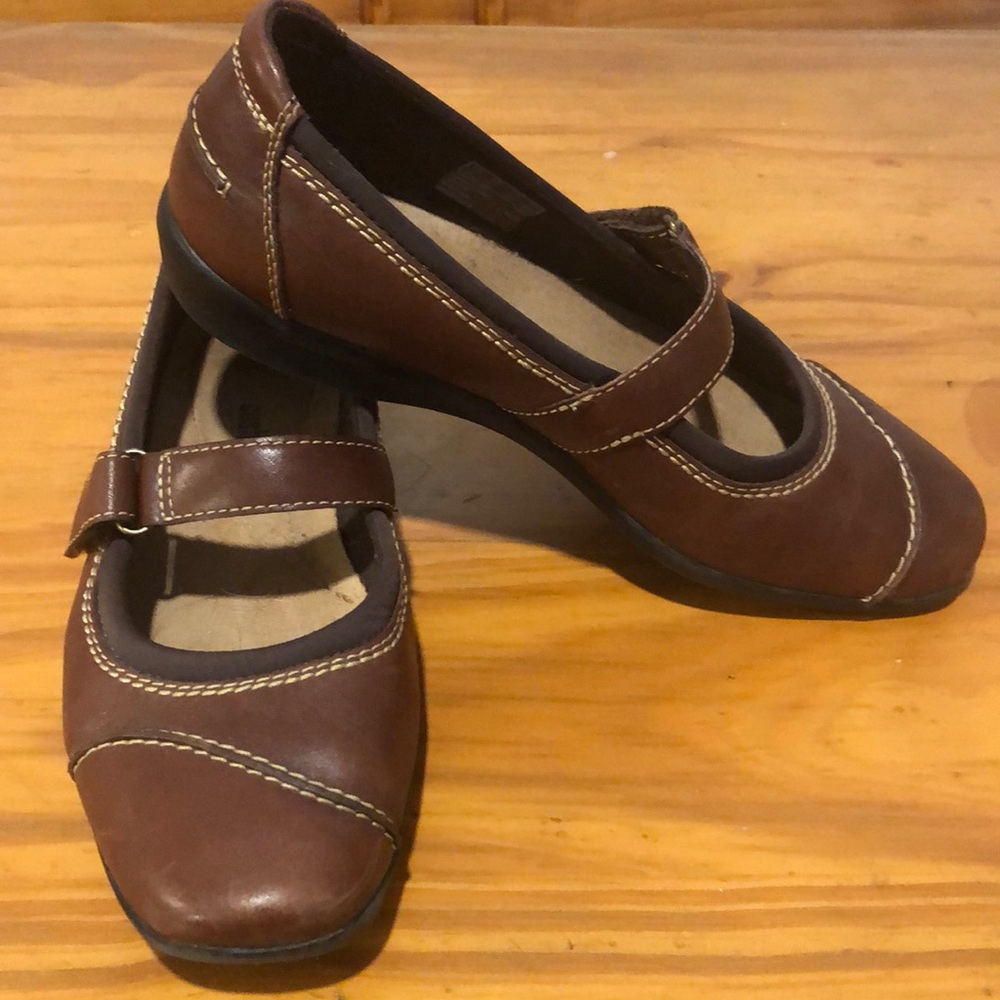 WOMEN’s CLARKS CUSHION SOFT MARY JANE FLATS SIZE 7.5